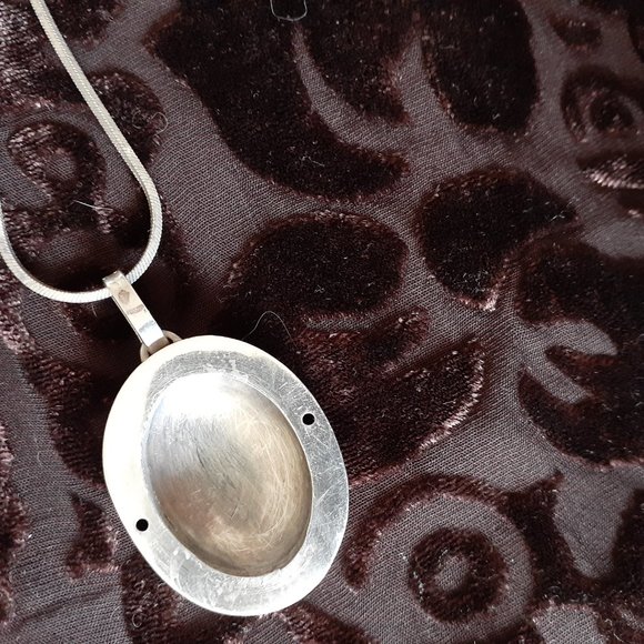 Pendant with chain - Picture 2 of 10
